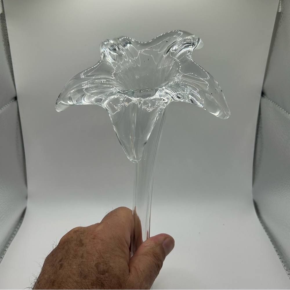 VTG hand-blown clear glass soliflore vase designed in the shape of a lily